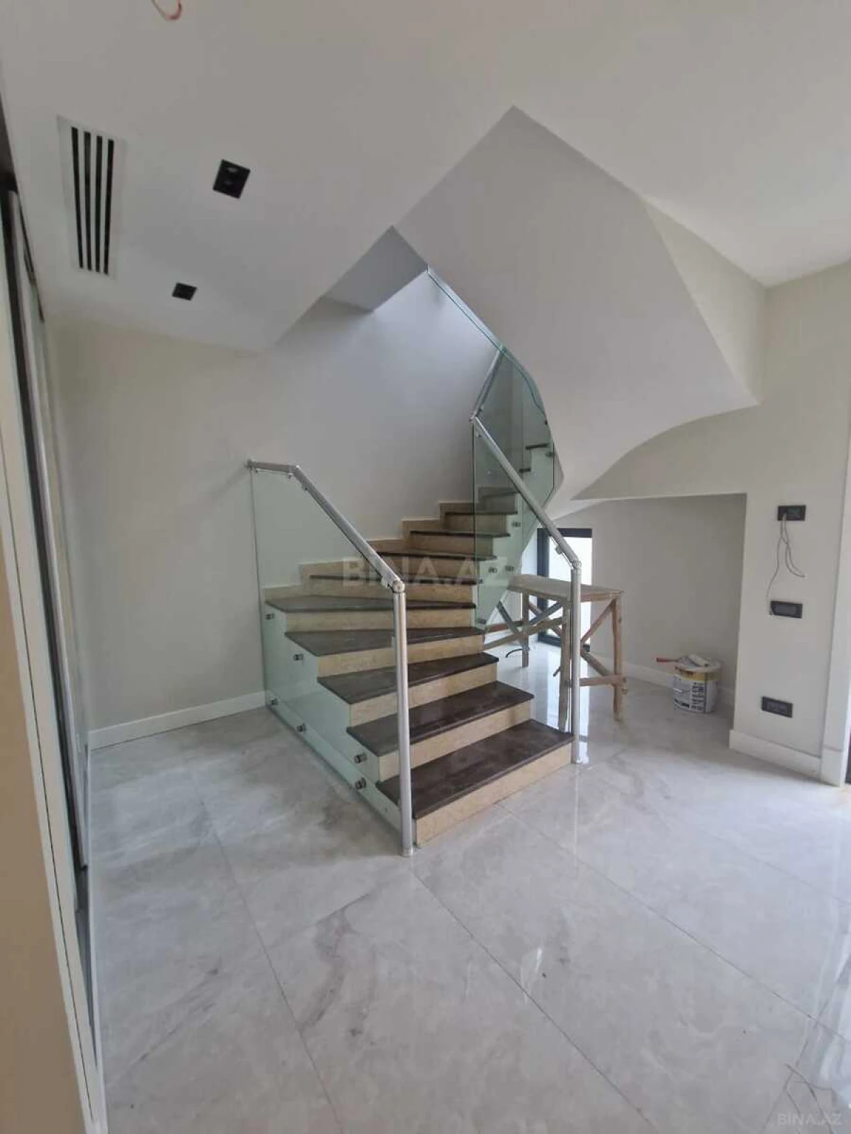 Kirayə verilir 4 otaqlı həyət evi 300 m²