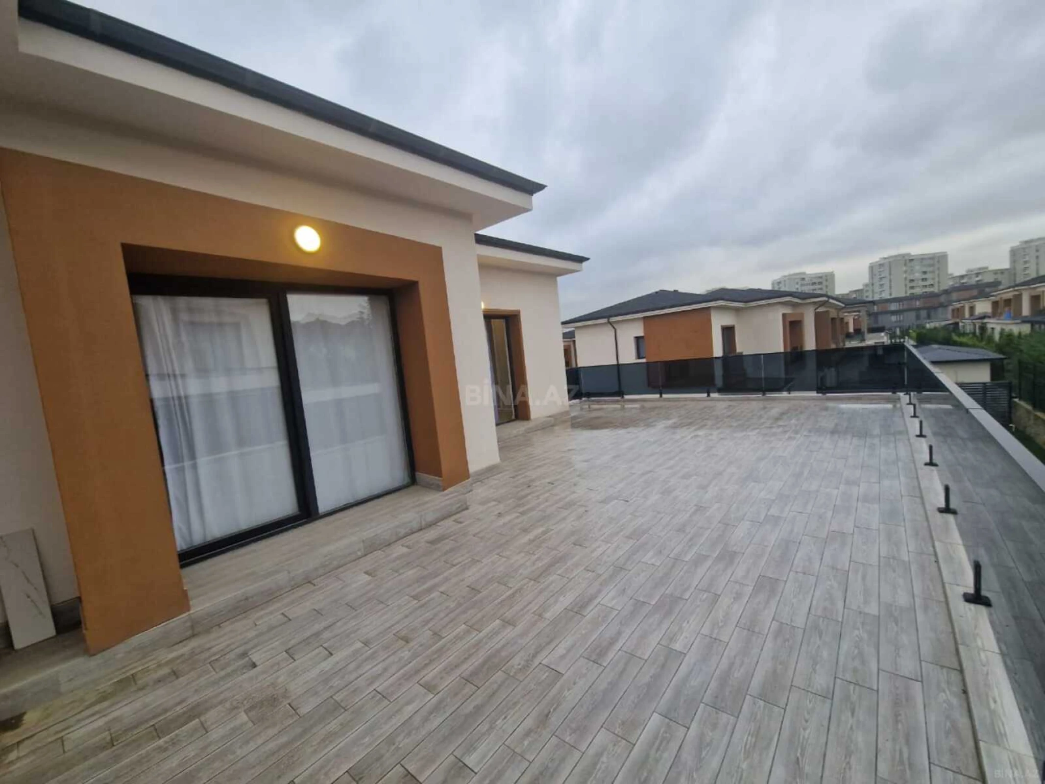 Kirayə verilir 4 otaqlı həyət evi 300 m²