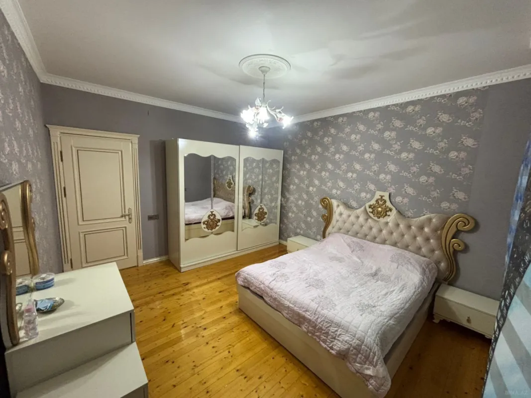Satılır 7 otaqlı həyət evi 310 m²