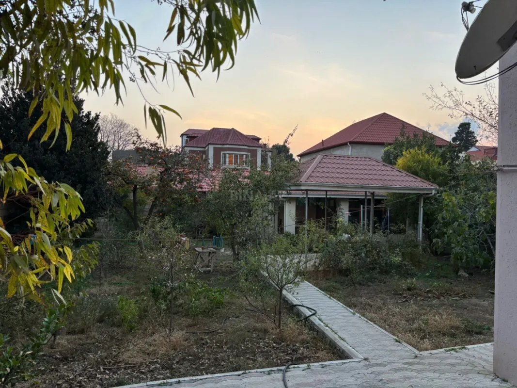 Satılır 7 otaqlı həyət evi 310 m²