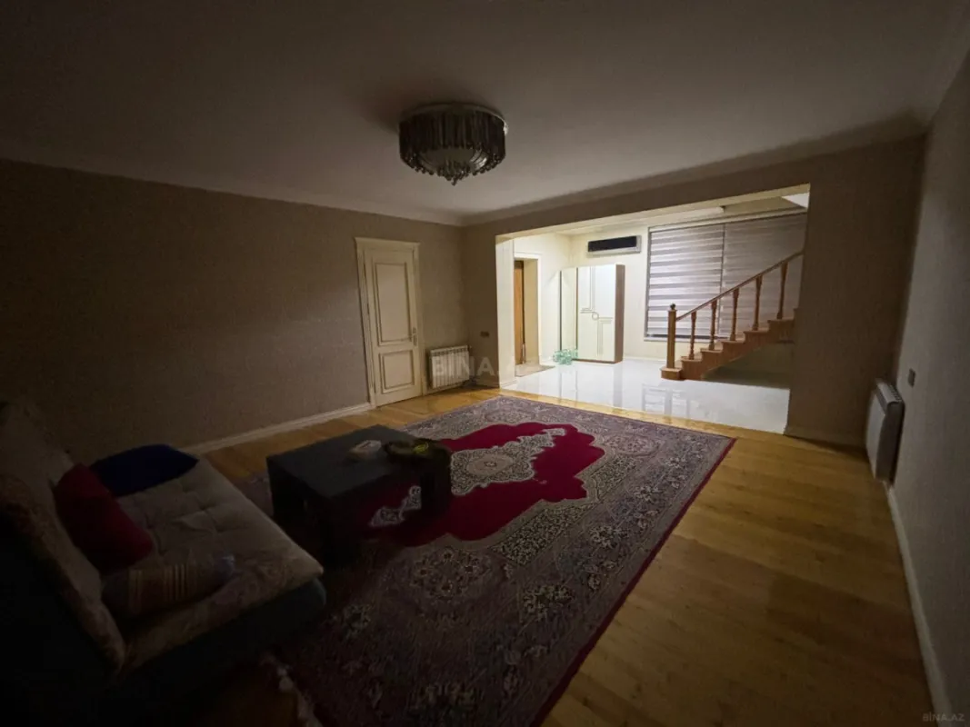 Satılır 7 otaqlı həyət evi 310 m²