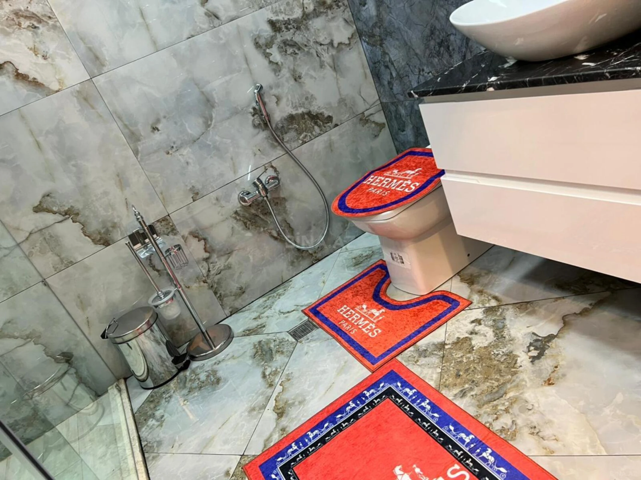 Kirayə verilir 3 otaqlı mənzil 108 m²