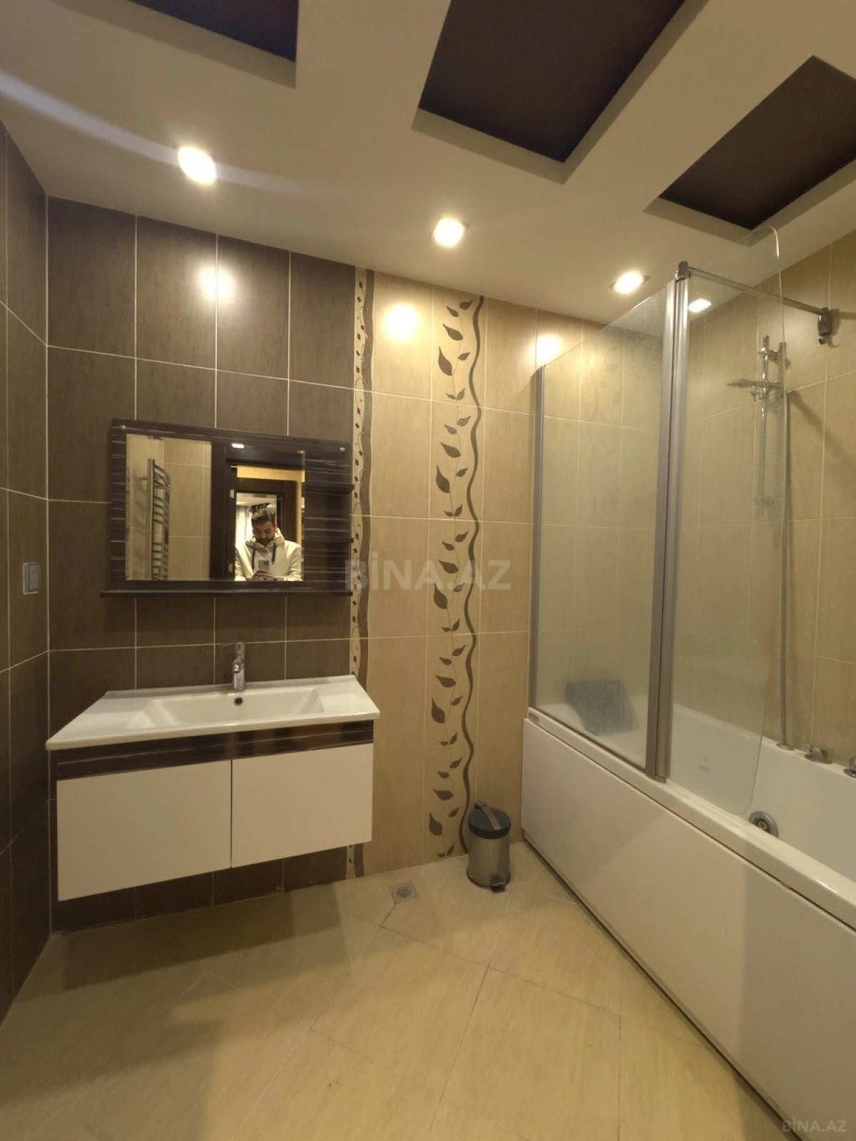 Satılır 3 otaqlı mənzil 135 m²