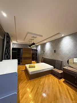 Satılır 3 otaqlı mənzil 135 m²