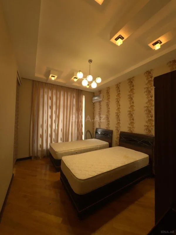 Satılır 3 otaqlı mənzil 135 m²