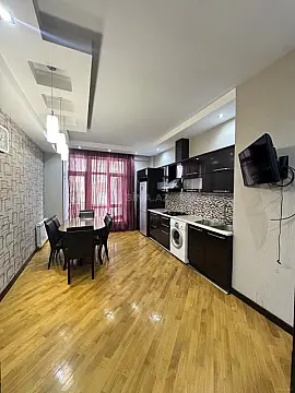 Satılır 3 otaqlı mənzil 135 m²