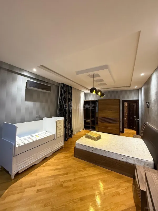 Satılır 3 otaqlı mənzil 135 m²