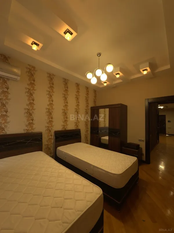 Satılır 3 otaqlı mənzil 135 m²