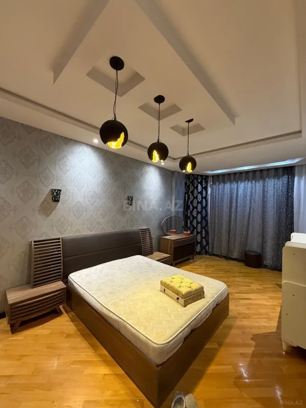 Satılır 3 otaqlı mənzil 135 m²