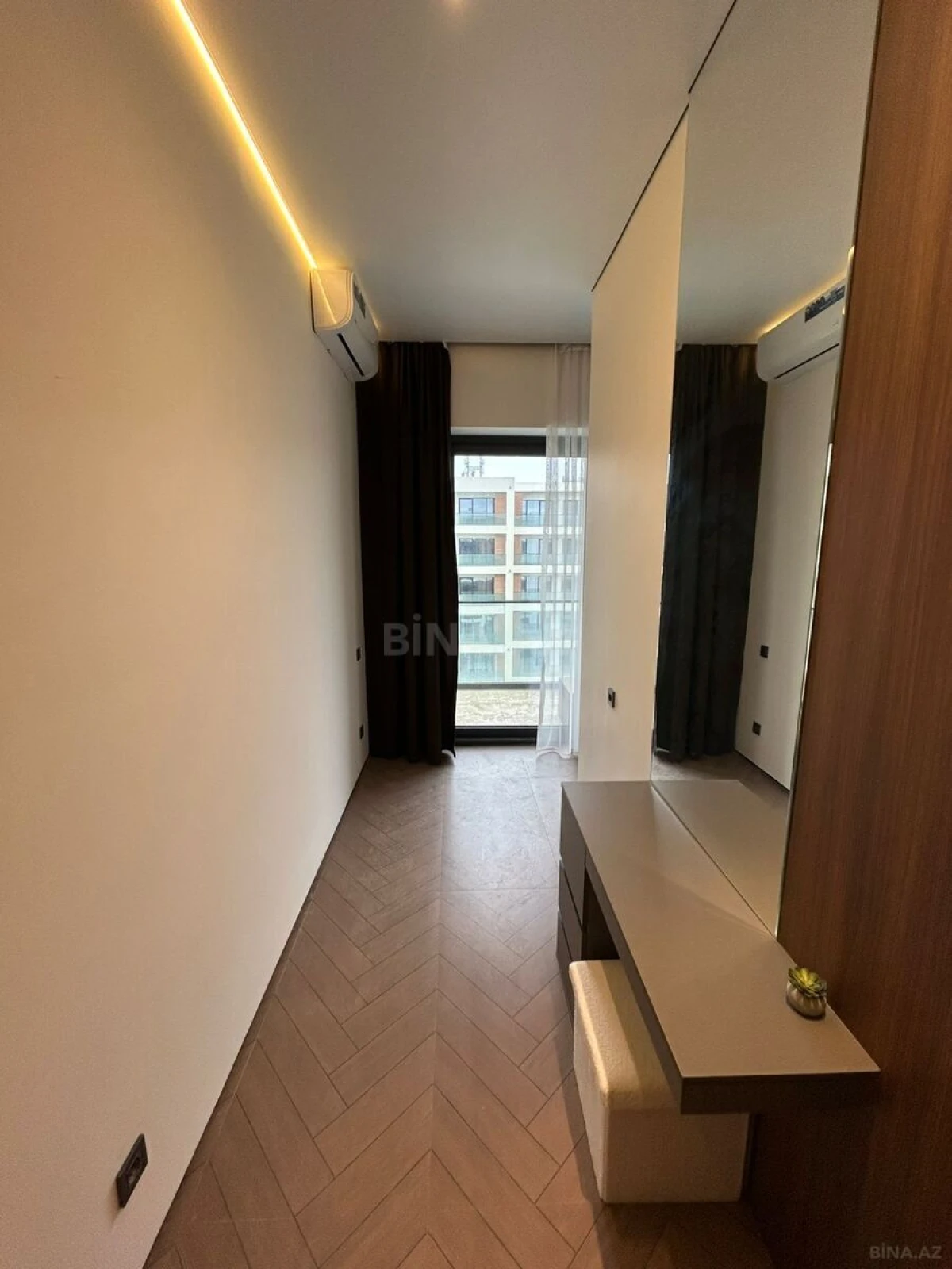 Satılır 1 otaqlı mənzil 57 m²
