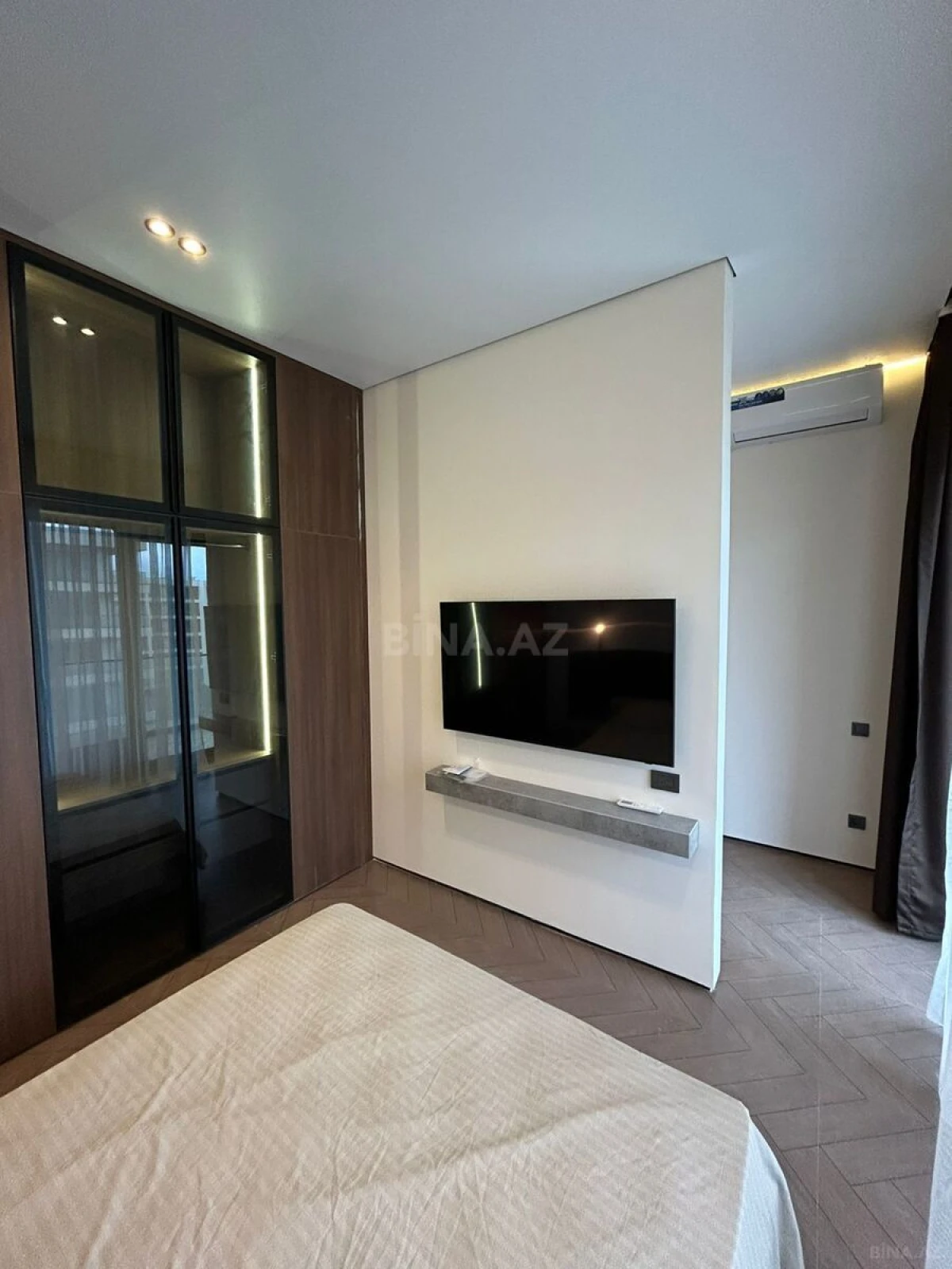 Satılır 1 otaqlı mənzil 57 m²