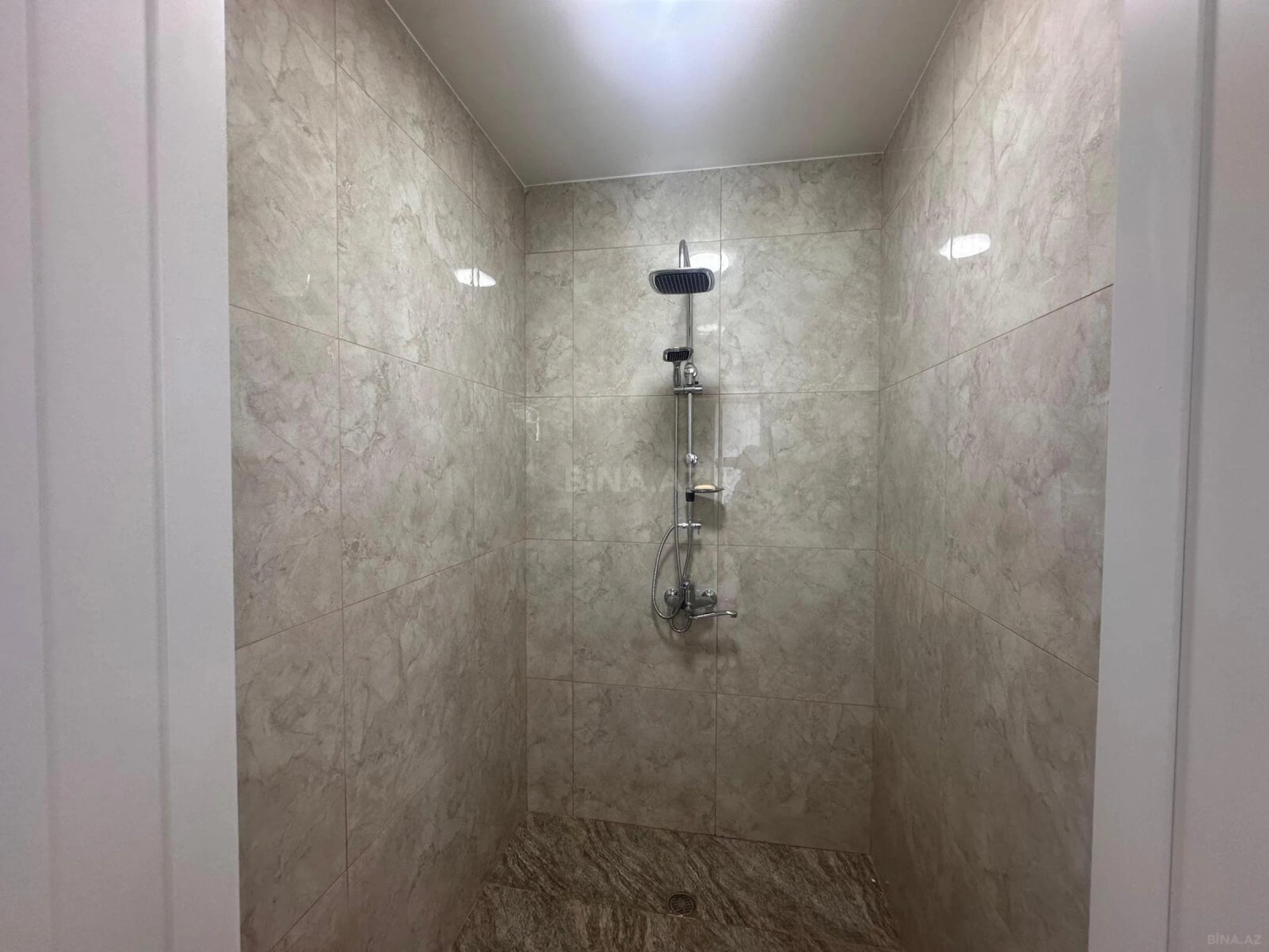 Satılır 6 otaqlı həyət evi 220 m²