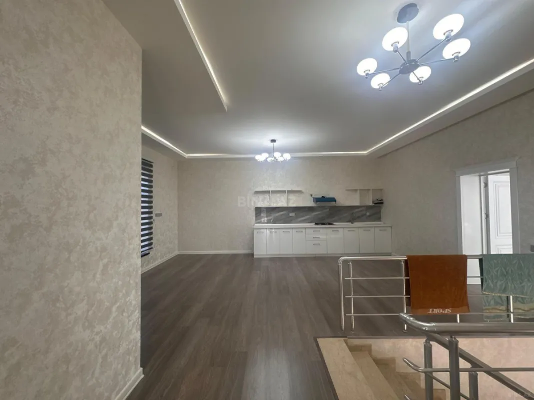 Satılır 6 otaqlı həyət evi 220 m²