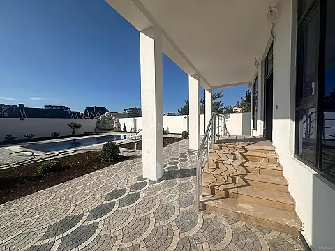 Satılır 6 otaqlı həyət evi 220 m²