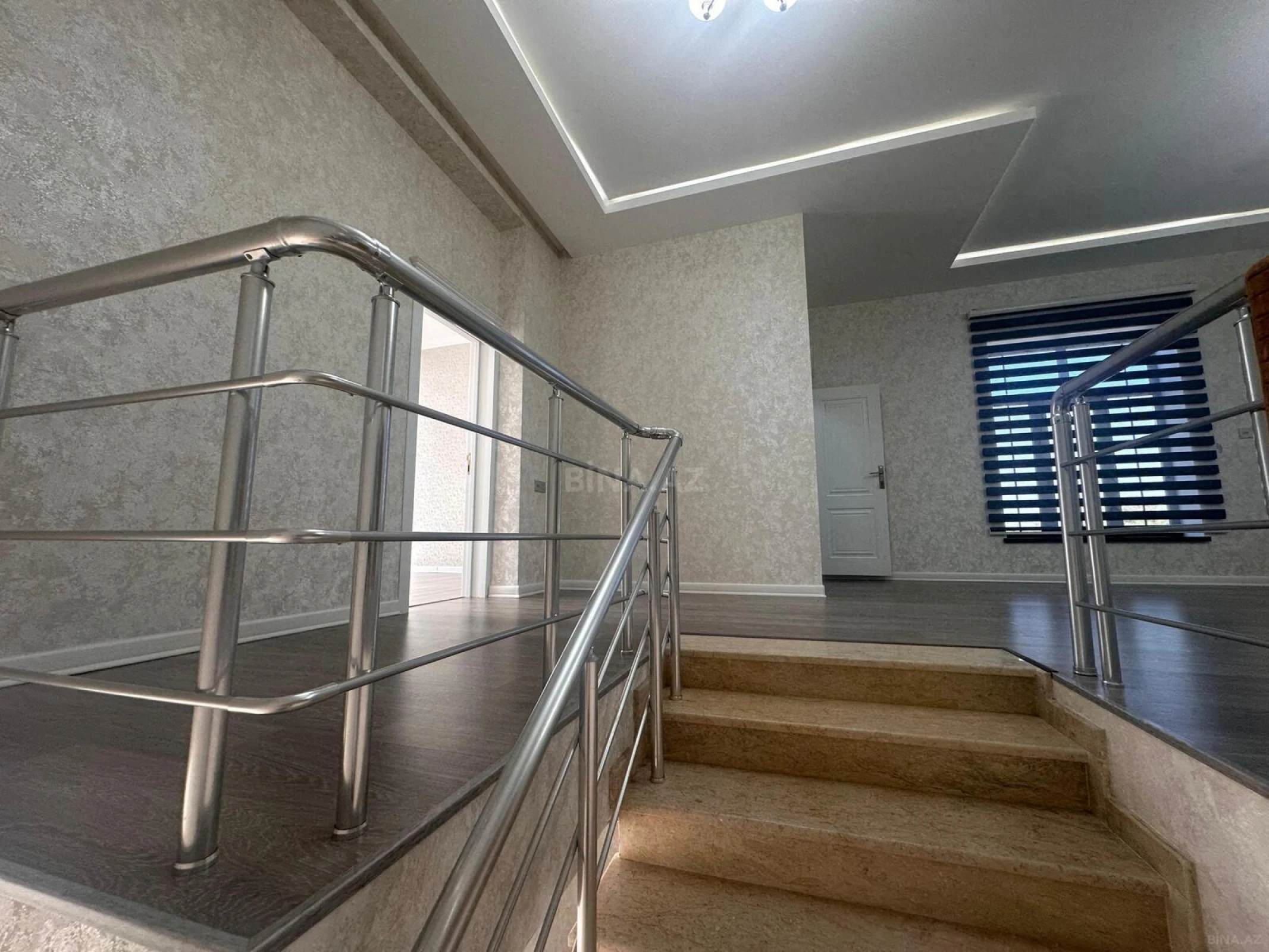 Satılır 6 otaqlı həyət evi 220 m²