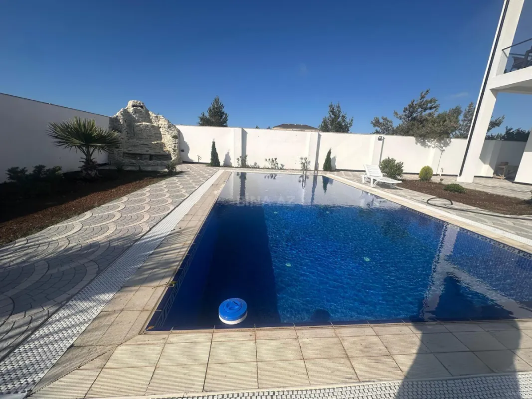 Satılır 6 otaqlı həyət evi 220 m²