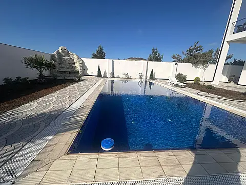 Satılır 6 otaqlı həyət evi 220 m²
