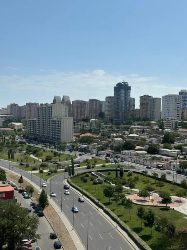 Satılır 4 otaqlı mənzil 220 m²