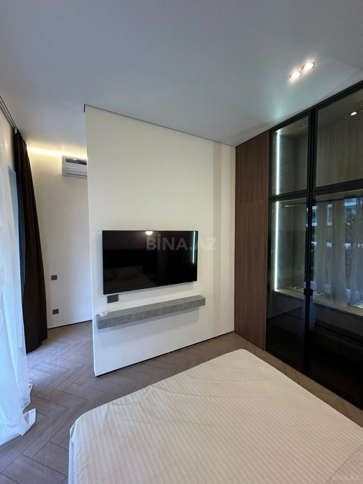 Satılır 1 otaqlı mənzil 57 m²