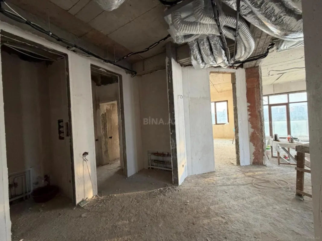 Satılır 4 otaqlı mənzil 200 m²