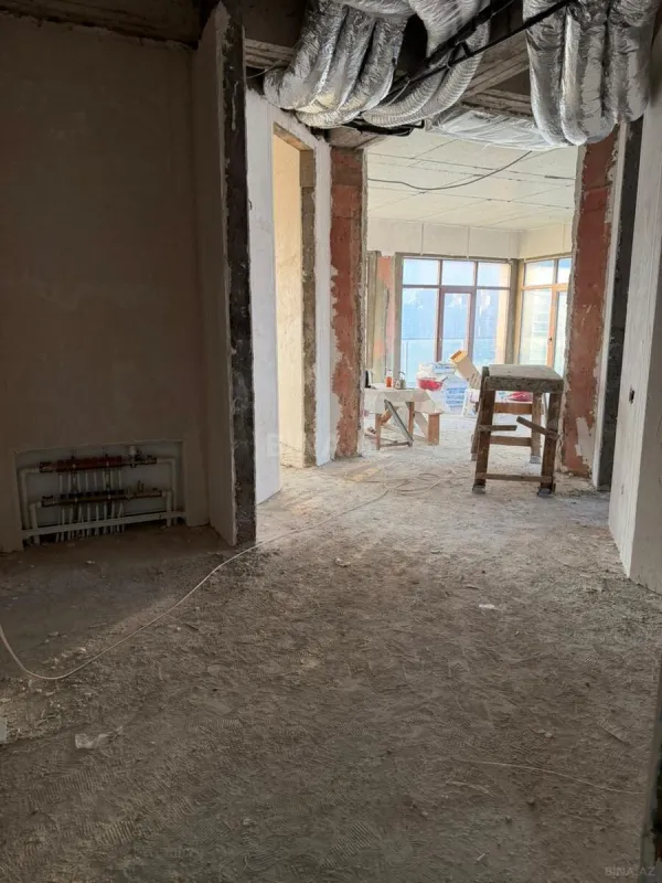 Satılır 4 otaqlı mənzil 200 m²