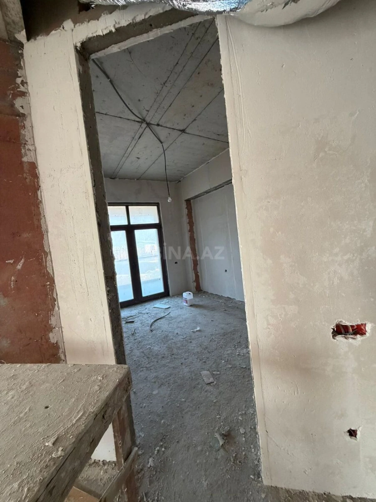 Satılır 4 otaqlı mənzil 200 m²
