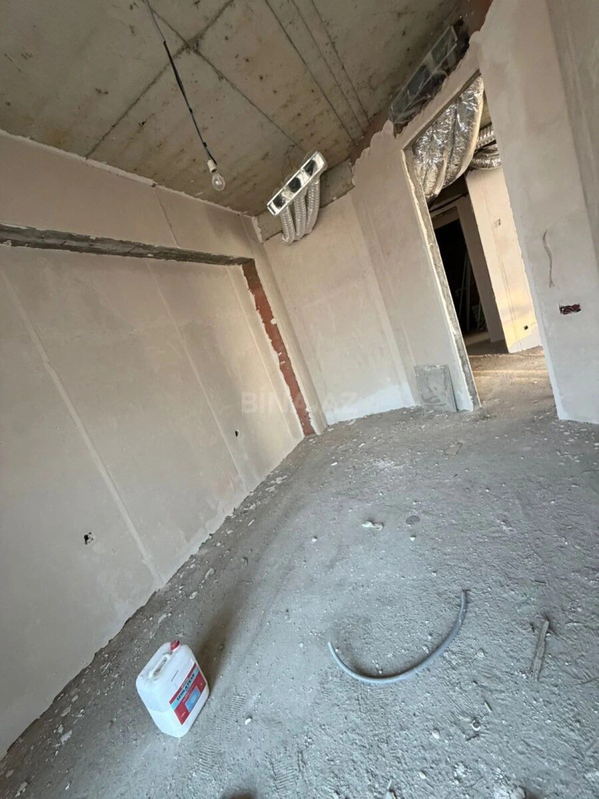 Satılır 4 otaqlı mənzil 200 m²