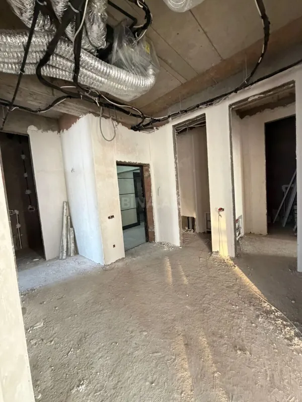Satılır 4 otaqlı mənzil 200 m²