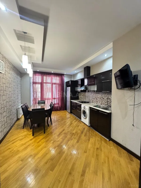 Satılır 3 otaqlı mənzil 135 m²