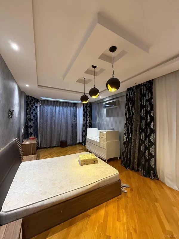 Satılır 3 otaqlı mənzil 135 m²