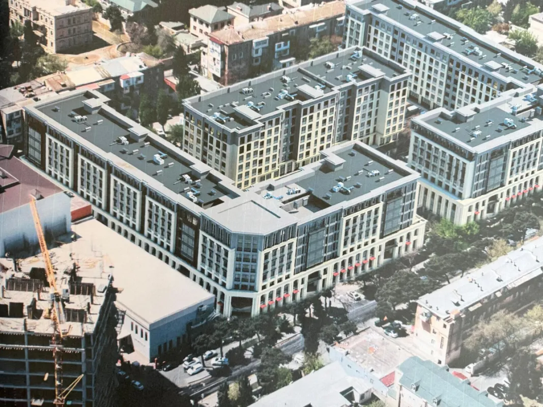 Satılır 5 otaqlı mənzil 311 m²