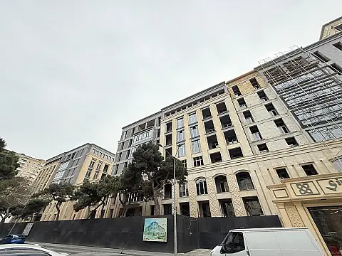 Satılır 5 otaqlı mənzil 311 m²