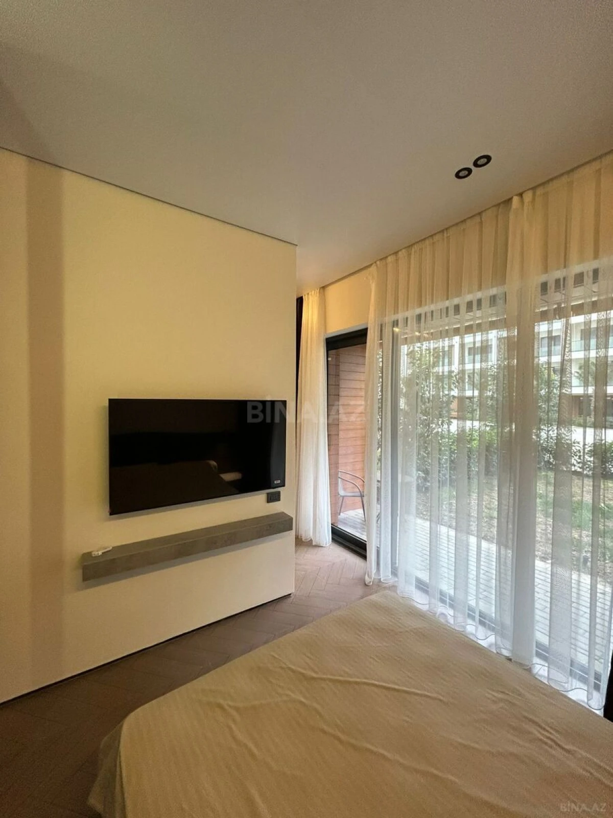 Satılır 1 otaqlı mənzil 57 m²