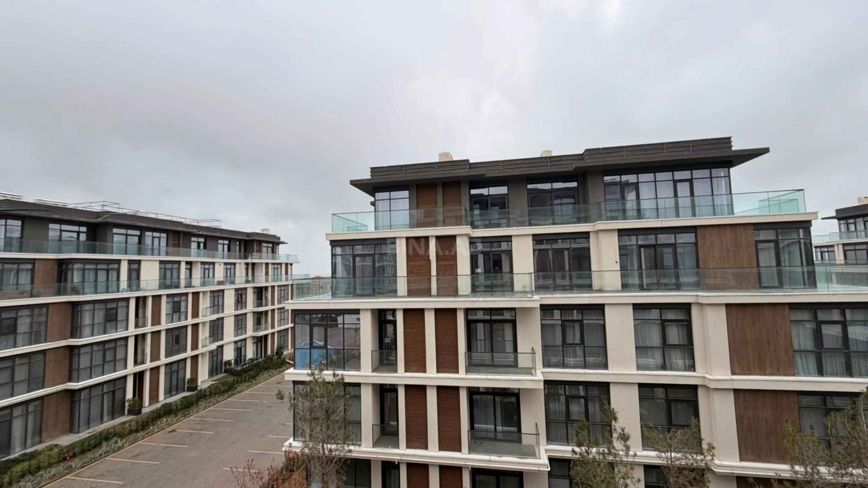 Satılır 2 otaqlı mənzil 92 m²