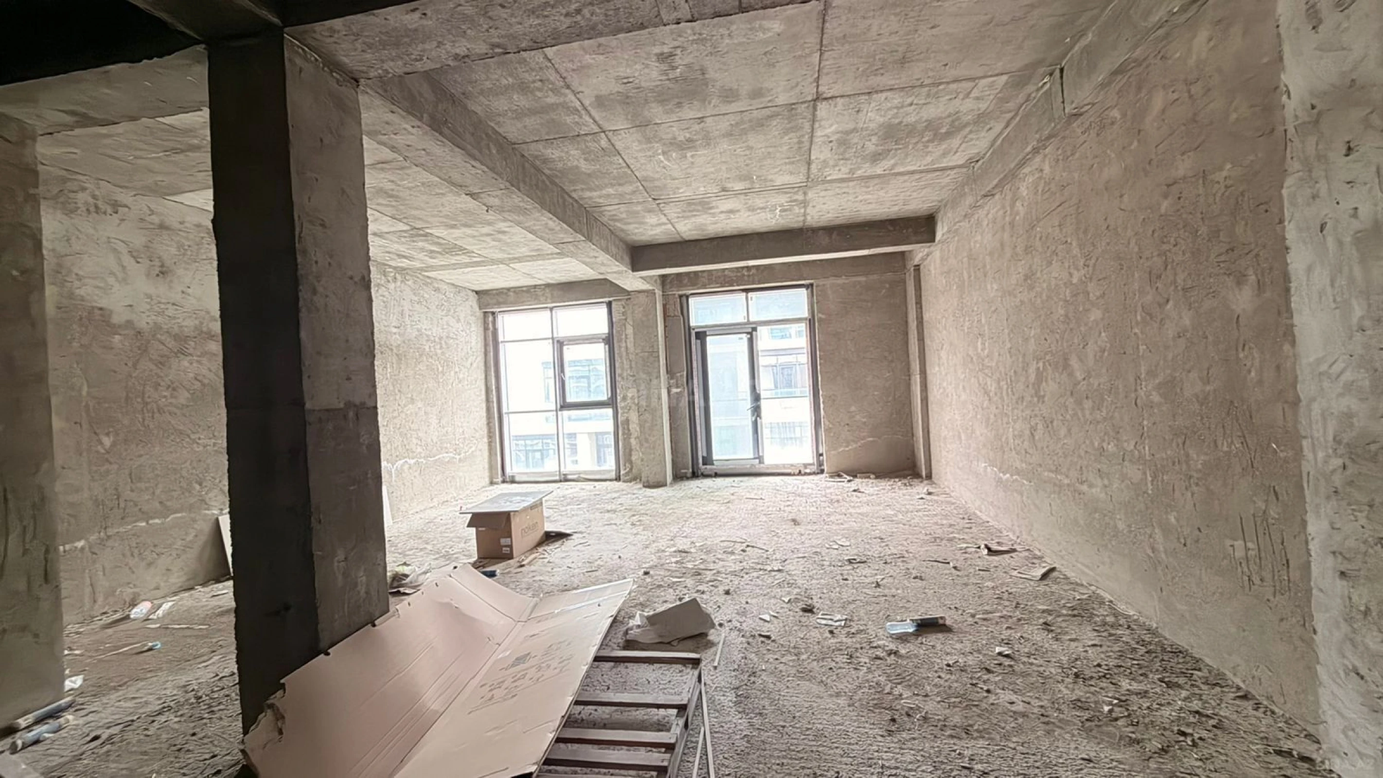 Satılır 2 otaqlı mənzil 92 m²