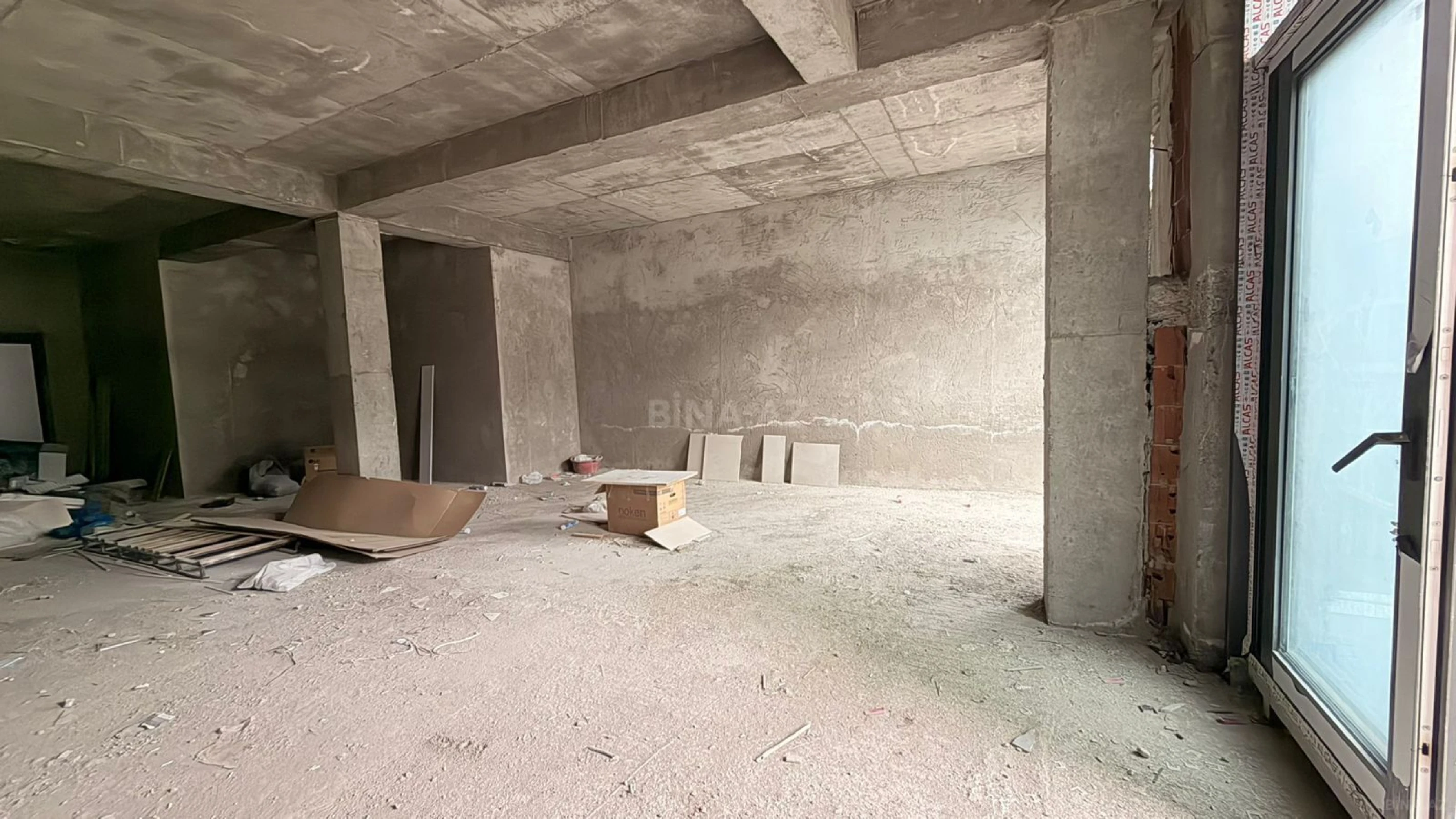 Satılır 2 otaqlı mənzil 92 m²