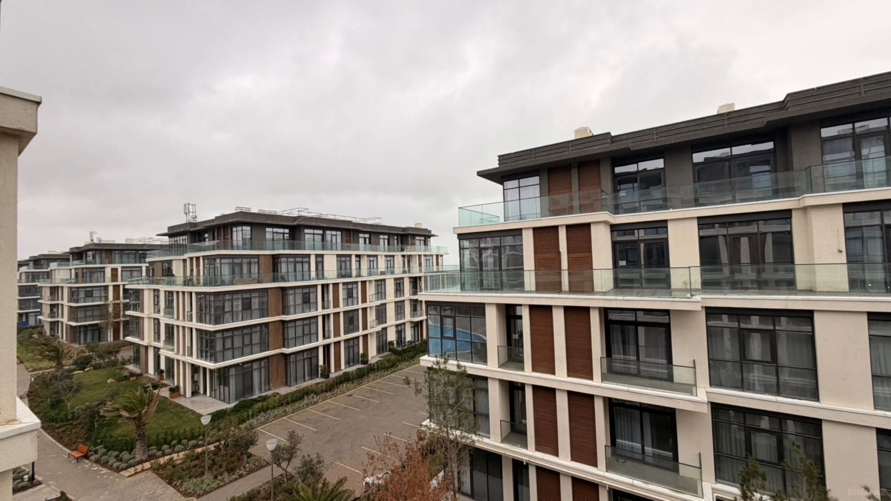 Satılır 2 otaqlı mənzil 92 m²