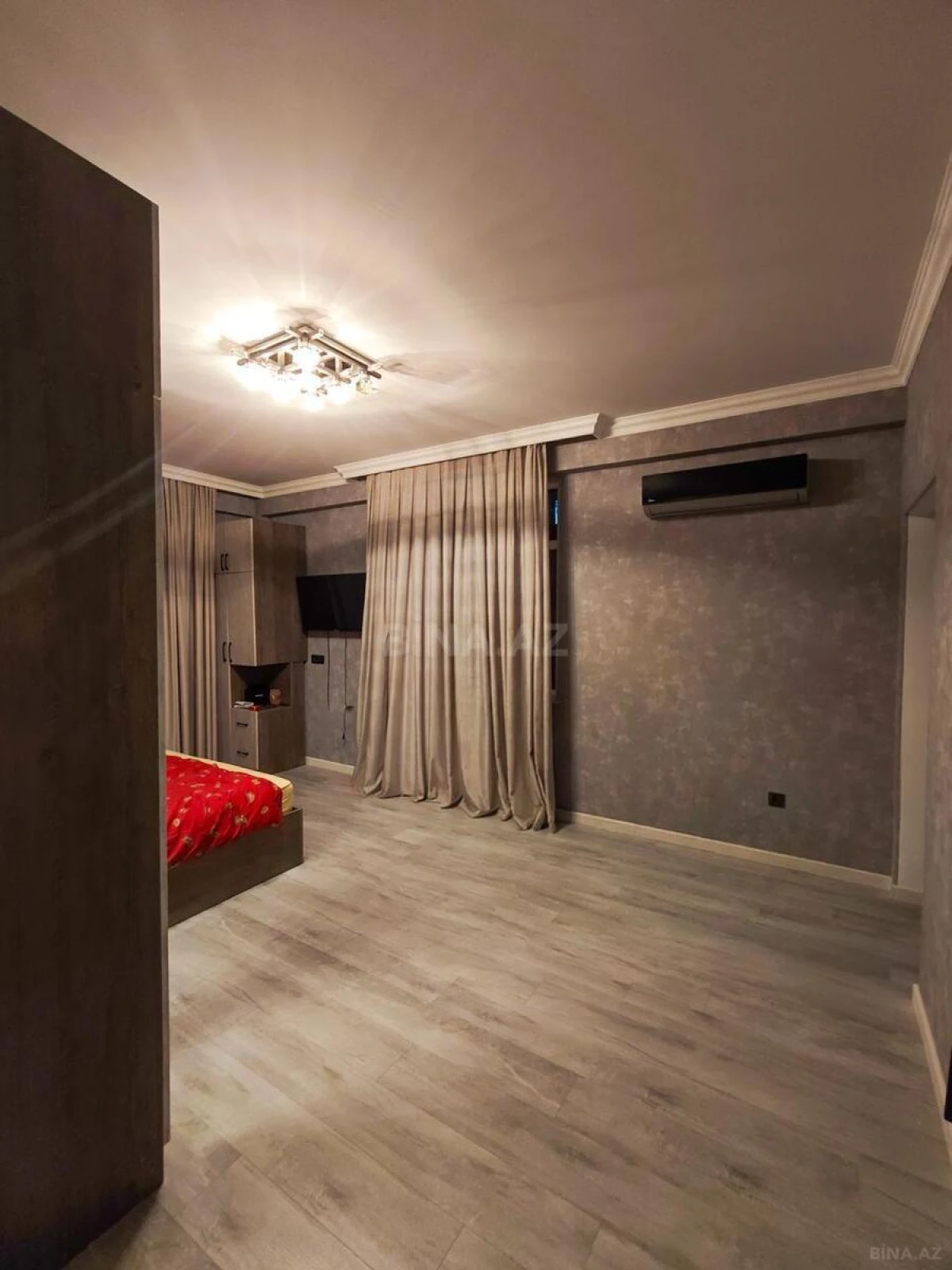 Satılır 3 otaqlı mənzil 150 m²