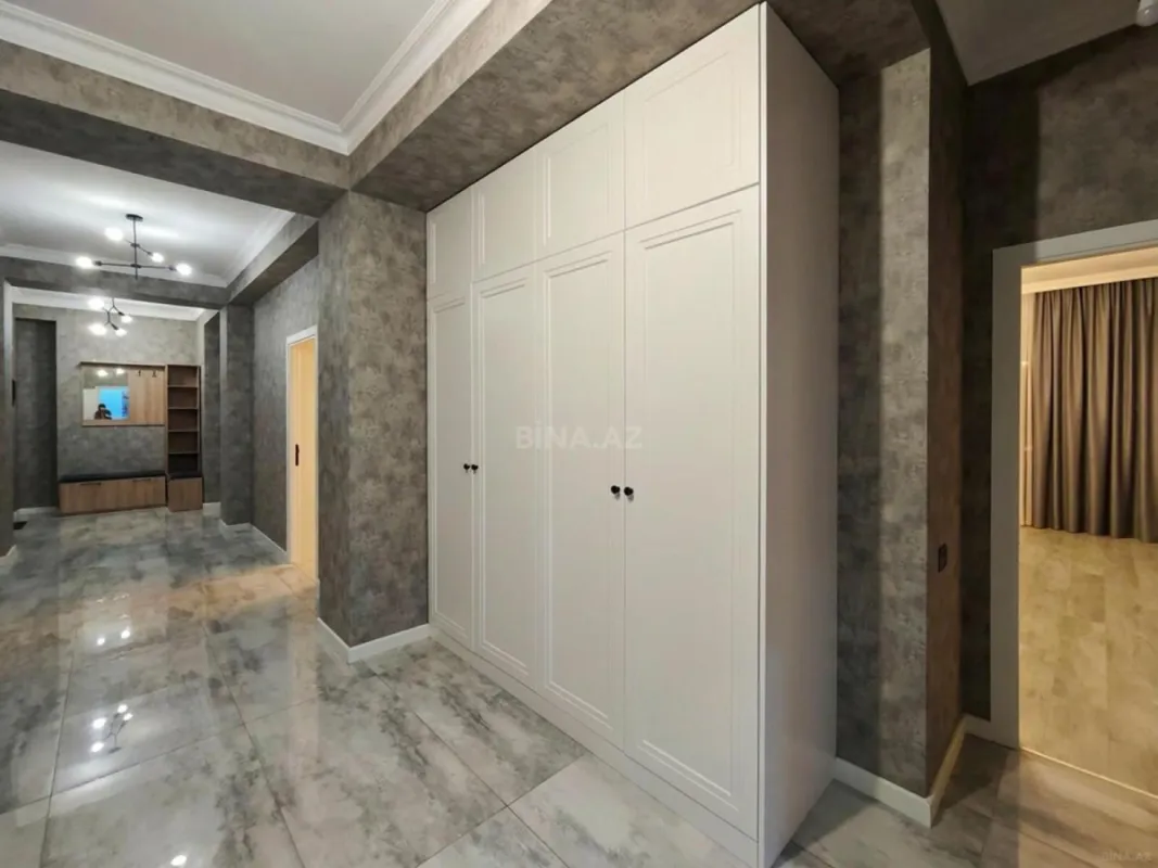 Satılır 3 otaqlı mənzil 150 m²