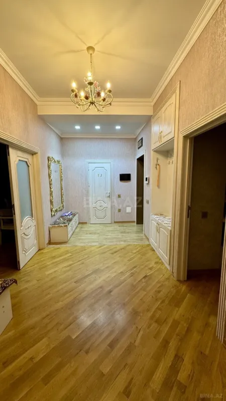 Kirayə verilir 3 otaqlı mənzil 134 m²