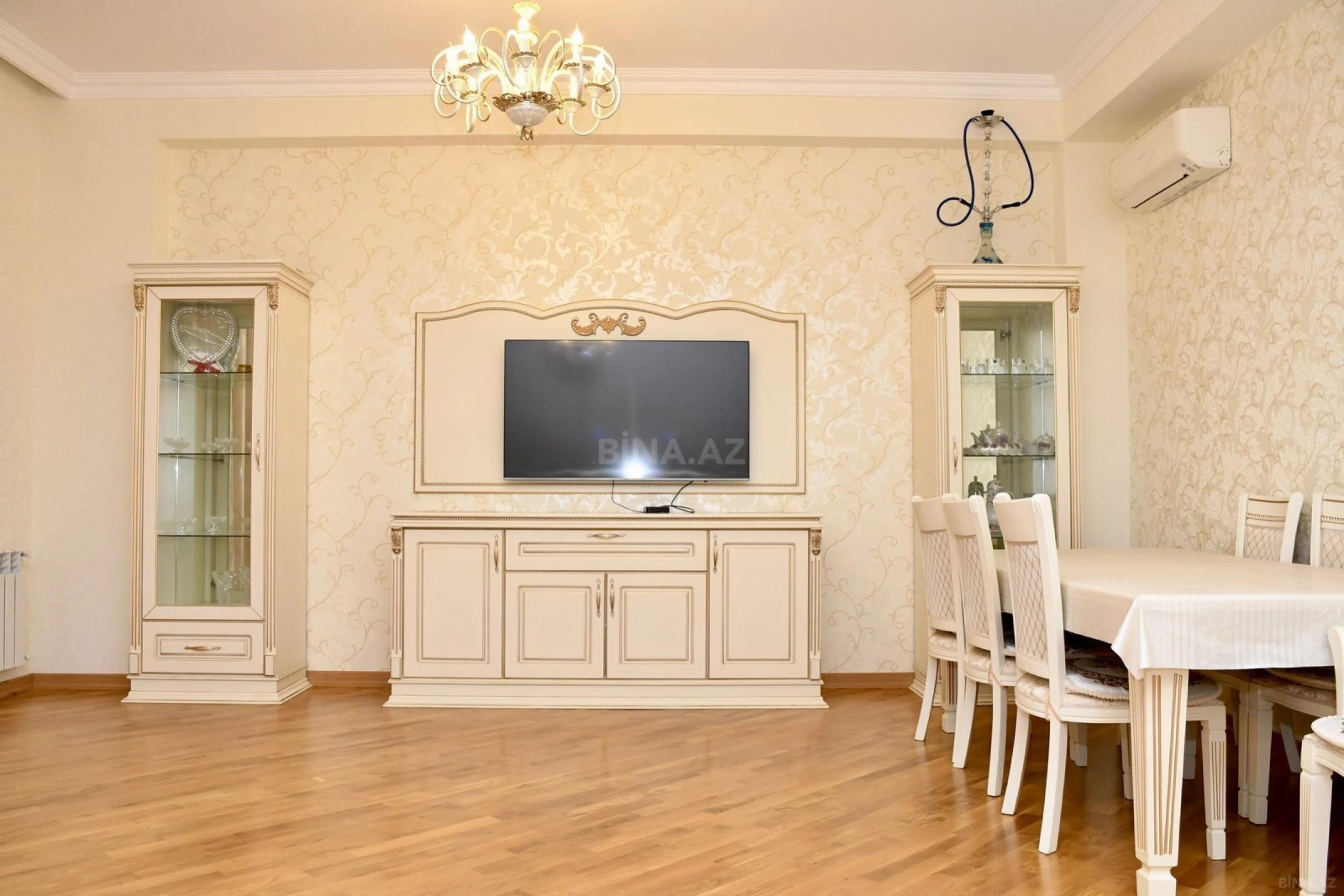 Kirayə verilir 3 otaqlı mənzil 134 m²