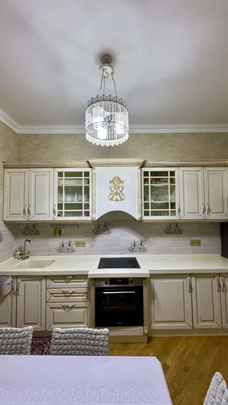 Kirayə verilir 3 otaqlı mənzil 134 m²