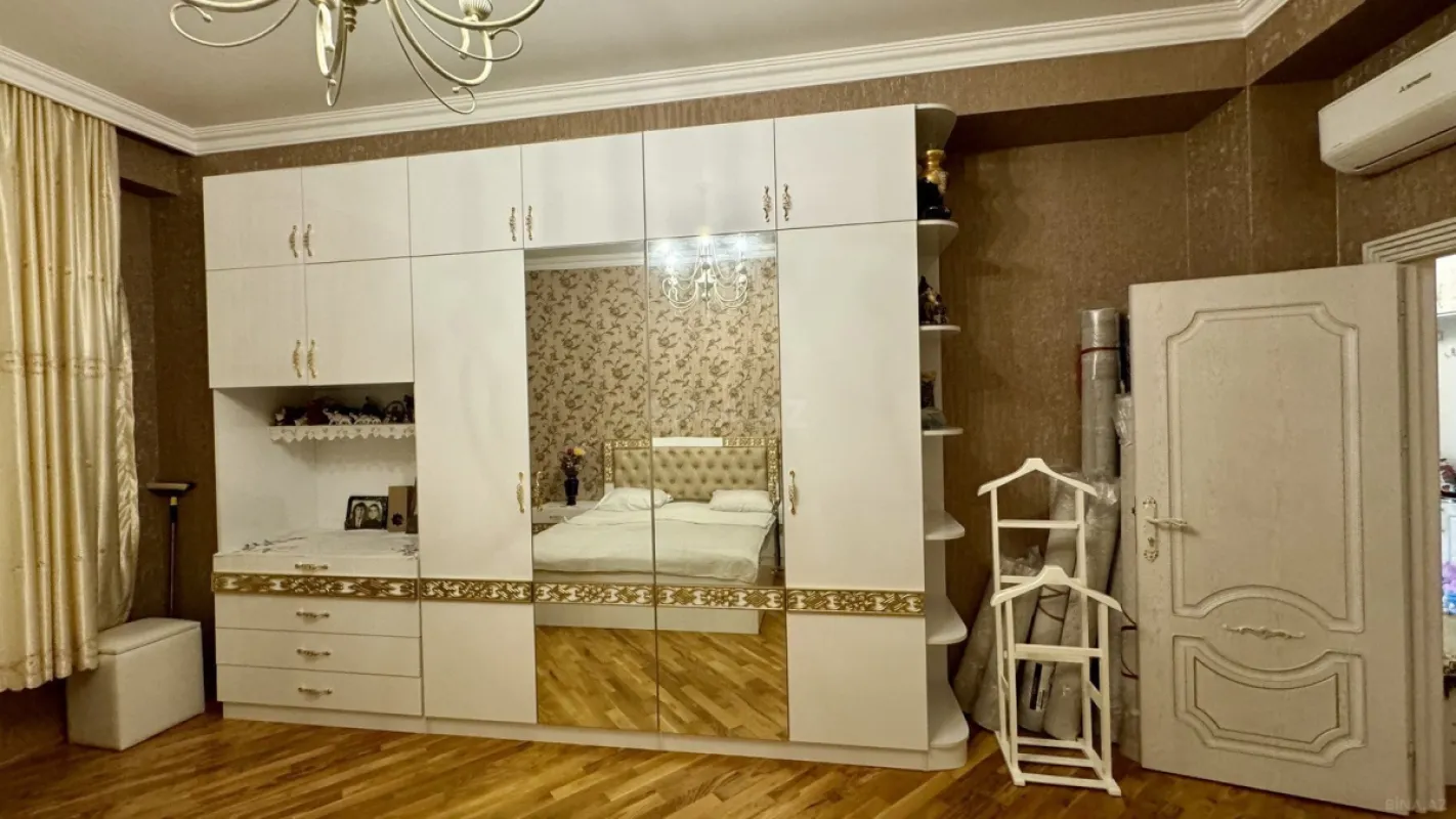 Kirayə verilir 3 otaqlı mənzil 134 m²