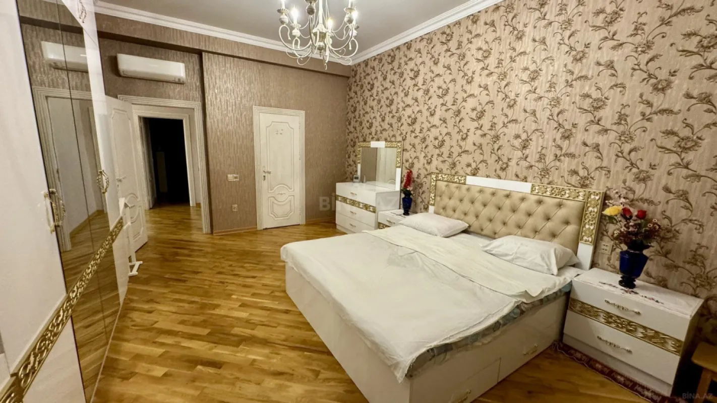 Kirayə verilir 3 otaqlı mənzil 134 m²