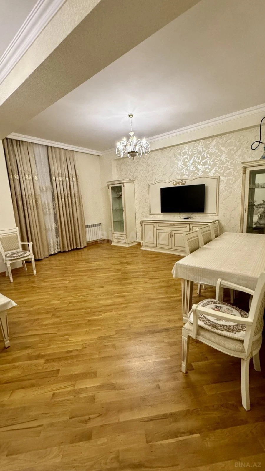 Kirayə verilir 3 otaqlı mənzil 134 m²