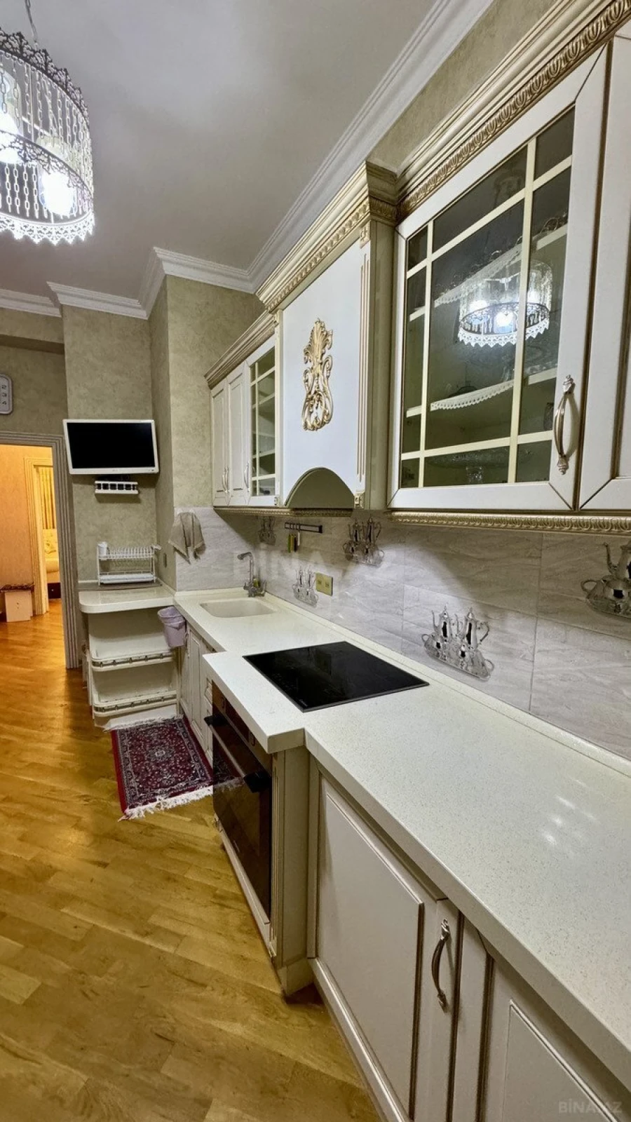 Kirayə verilir 3 otaqlı mənzil 134 m²