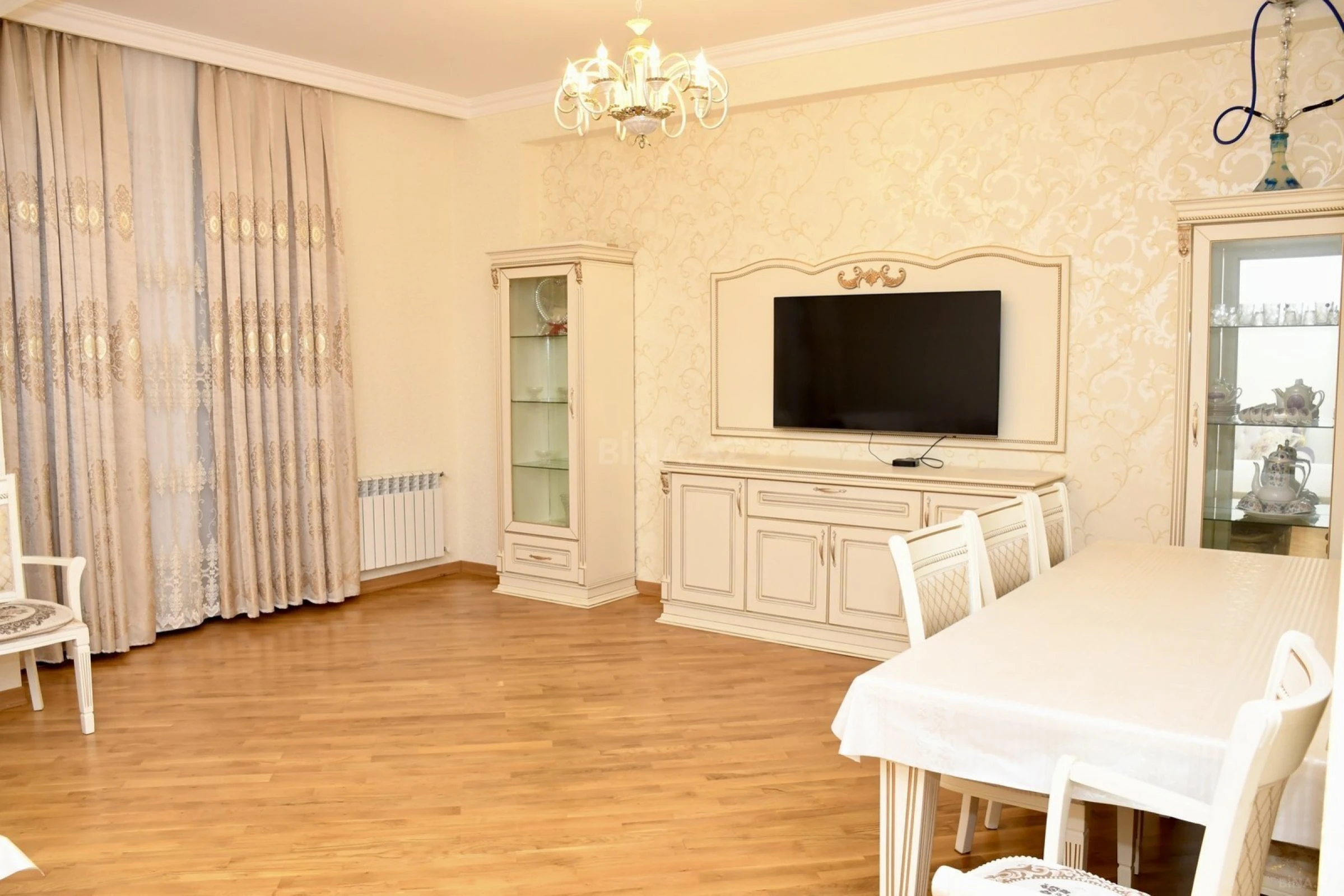 Kirayə verilir 3 otaqlı mənzil 134 m²