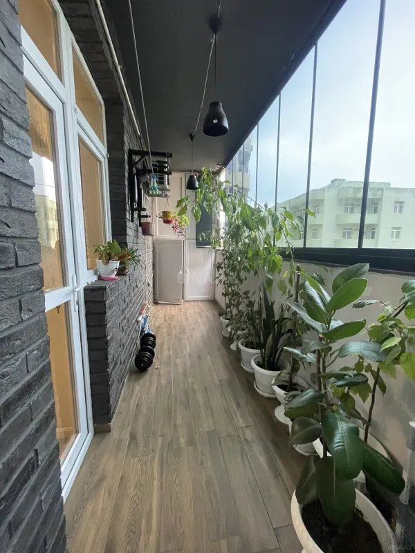 Satılır 3 otaqlı mənzil 135 m²