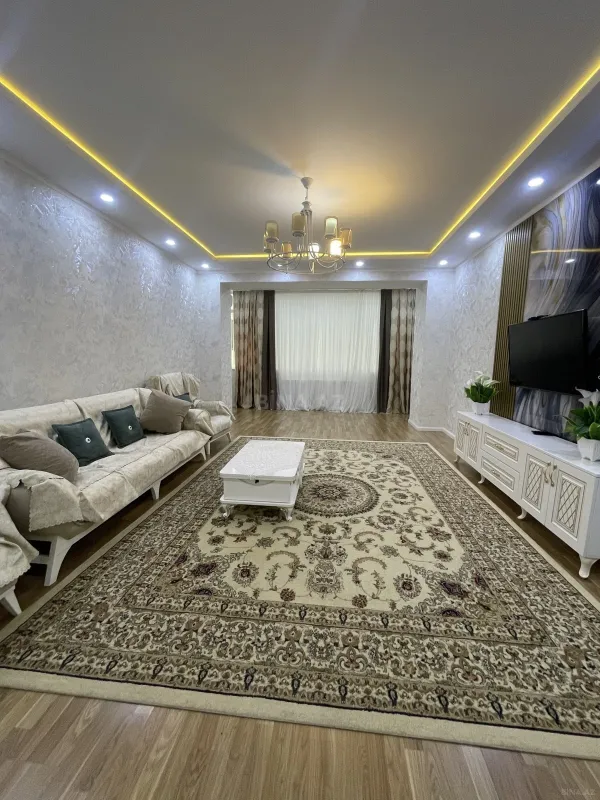 Satılır 3 otaqlı mənzil 135 m²