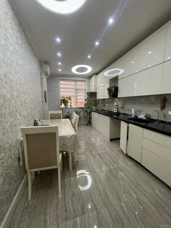 Satılır 3 otaqlı mənzil 135 m²